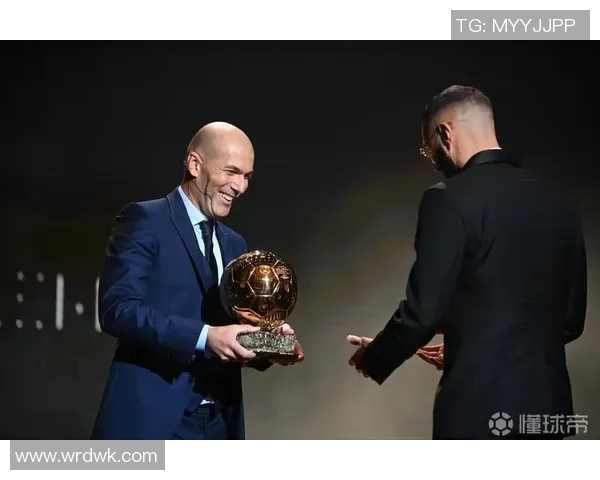本泽马荣膺年度金球奖背后的奋斗与荣耀之路