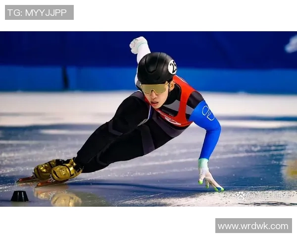 短道速滑世界巡回赛精彩战报回顾与精彩瞬间分析
