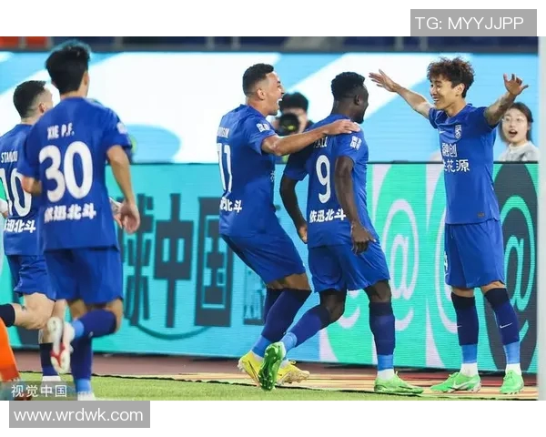 谢鹏飞精彩助攻助力武汉三镇赢得关键比赛展现团队合作精神 谢鹏飞精彩助攻助力武汉三镇赢得关键比赛展现团队合作精神