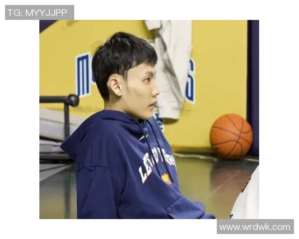 广东徐杰调度全力推动篮球队战术创新与团队协作提升 广东徐杰调度全力推动篮球队战术创新与团队协作提升