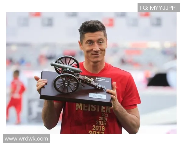 拜仁慕尼黑重返巅峰,压制对手实力领先,夺得德甲联赛冠军 拜仁慕尼黑重返巅峰,压制对手实力领先,夺得德甲联赛冠军