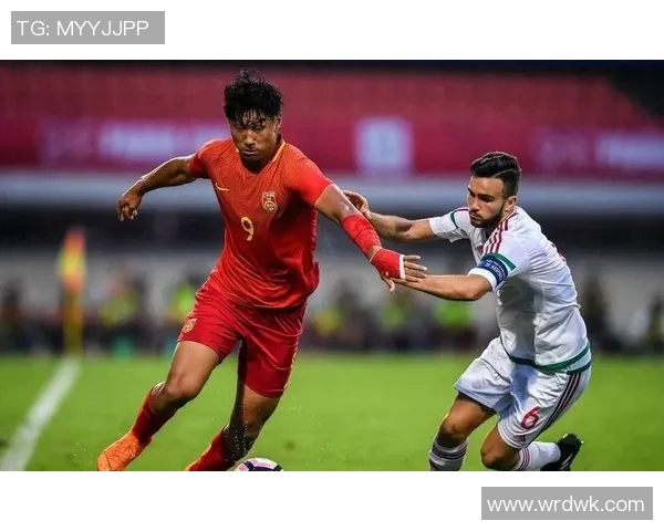 费莱尼精彩抢点助力山东泰山再创佳绩展现球队强大实力 费莱尼精彩抢点助力山东泰山再创佳绩展现球队强大实力