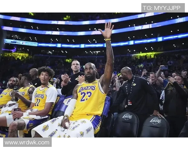 湖人豪取五连胜，詹姆斯一人砍下40分力助球队胜出