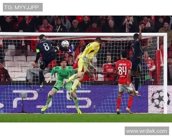 特鲁宾在欧冠赛场上的崛起与挑战解析 特鲁宾在欧冠赛场上的崛起与挑战解析