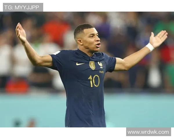 姆巴佩神秘留言：你永远是我的最佳对手，阿尔巴什么也没说，只是微笑