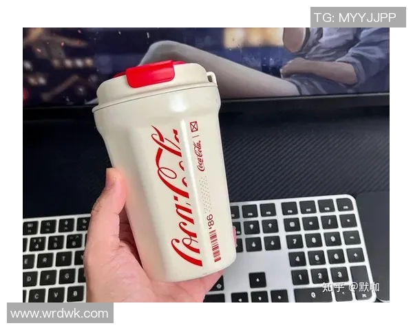 欧洲杯官方赞助商:可口可乐提前展示,点燃激情之火 欧洲杯官方赞助商:可口可乐提前展示,点燃激情之火